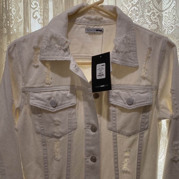 FASHIONOVA(NWT)-WHITE ‘DISTRESSED’ COTTON DENIM JUMPSUIT - Picture 2 of 11